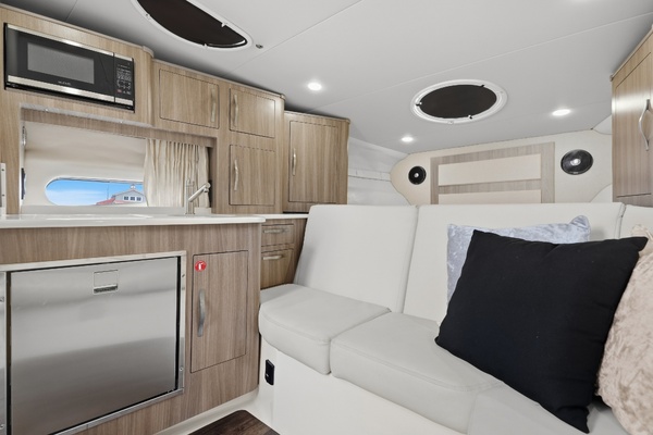 33ft Regal Yacht For Sale