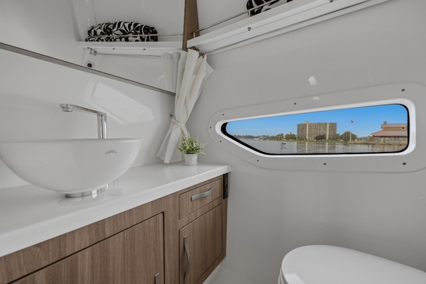 33ft Regal Yacht For Sale