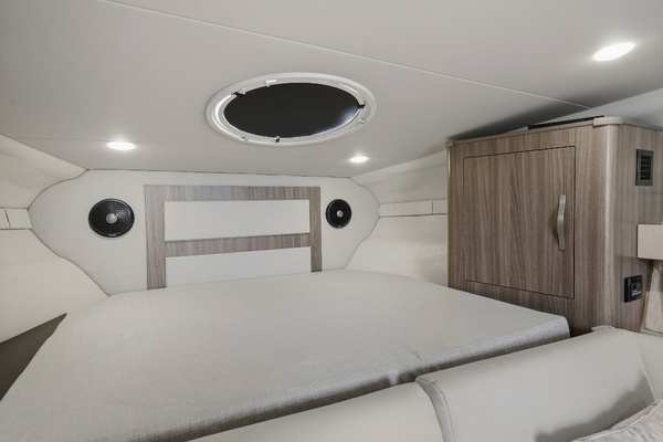33ft Regal Yacht For Sale