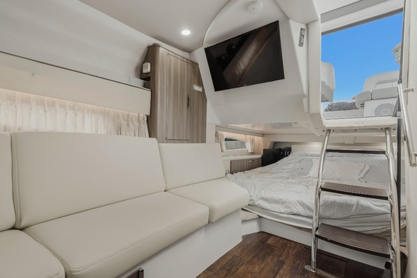 33ft Regal Yacht For Sale