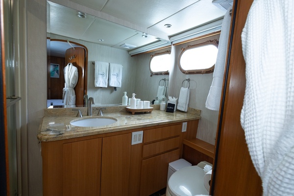 110ft Broward Yacht For Sale