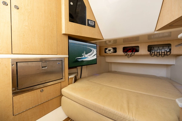 Boston Whaler 370 Outrage Yacht For Sale