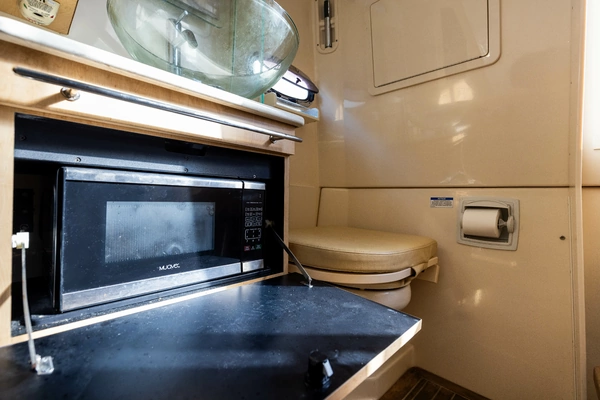 Boston Whaler 370 Outrage Yacht For Sale