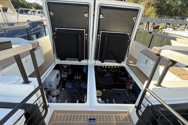 Salt  amp  Light II 37ft Targa Yacht For Sale