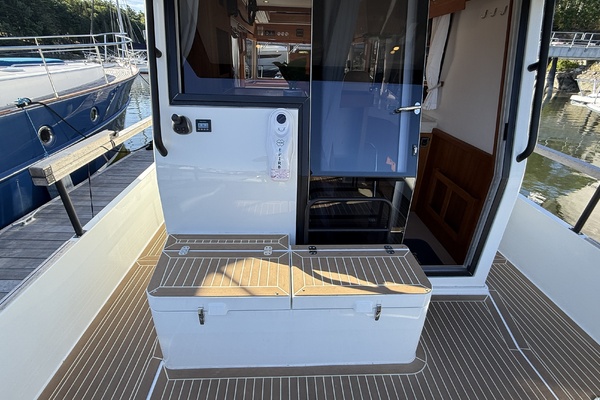 Salt  amp  Light II 37ft Targa Yacht For Sale