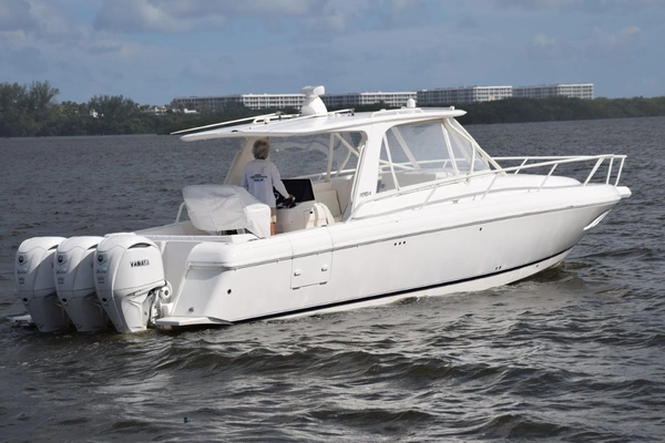 Intrepid 390 Sport Yacht Yacht For Sale