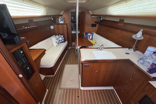 Eileen 31ft Hunter Yacht For Sale