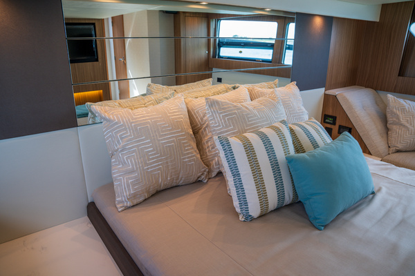 50ft Cruisers Yachts Yacht For Sale