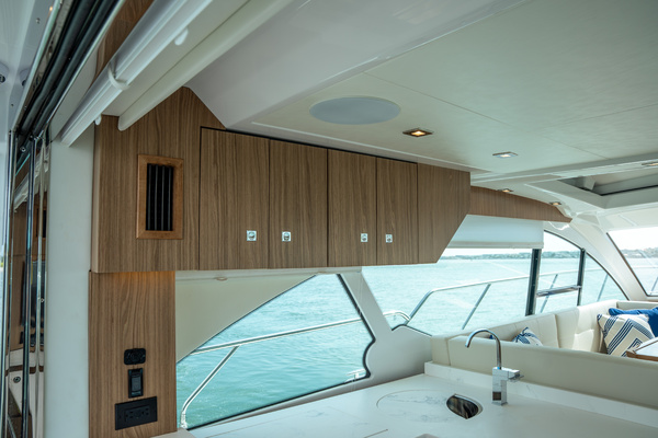 50ft Cruisers Yachts Yacht For Sale
