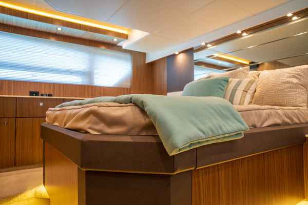 50ft Cruisers Yachts Yacht For Sale