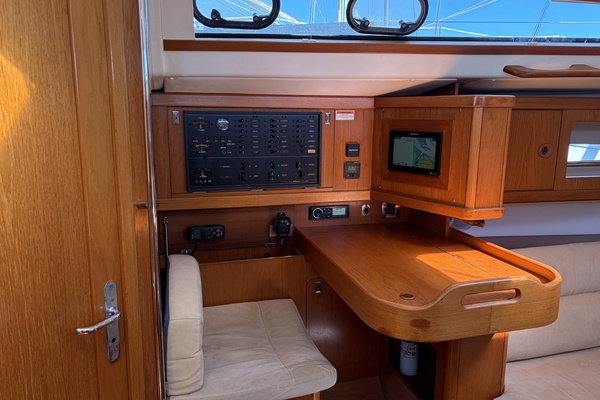 Island Flyer 40ft Wauquiez Yacht For Sale
