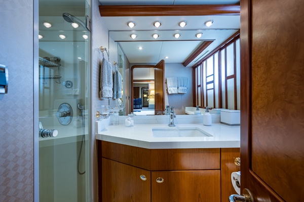 2006Westport 112 ft W112   LILA CUY