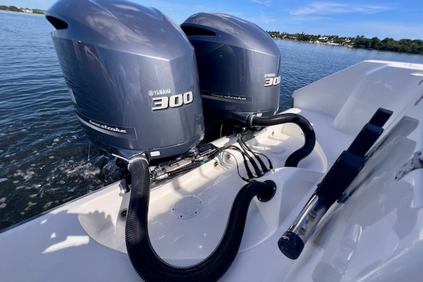 32ft Edgewater Yacht For Sale