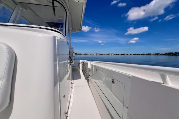 32ft Edgewater Yacht For Sale