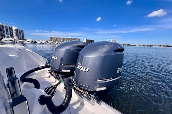 32ft Edgewater Yacht For Sale