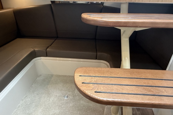 35ft Cruisers Yachts Yacht For Sale