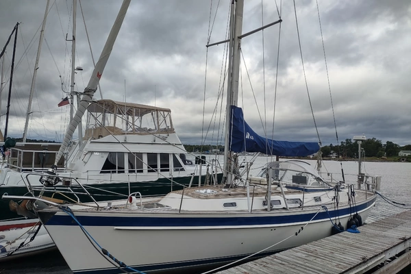 Hallberg-Rassy 43 Yacht For Sale