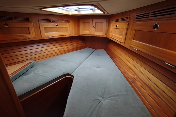 Hallberg-Rassy 43 Yacht For Sale