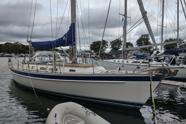 Hallberg-Rassy 43 Yacht For Sale