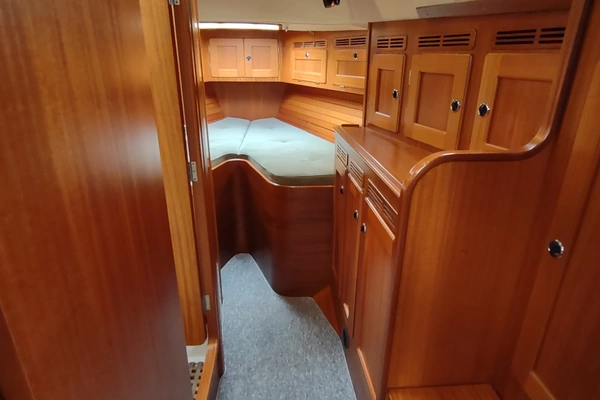 Hallberg-Rassy 43 Yacht For Sale