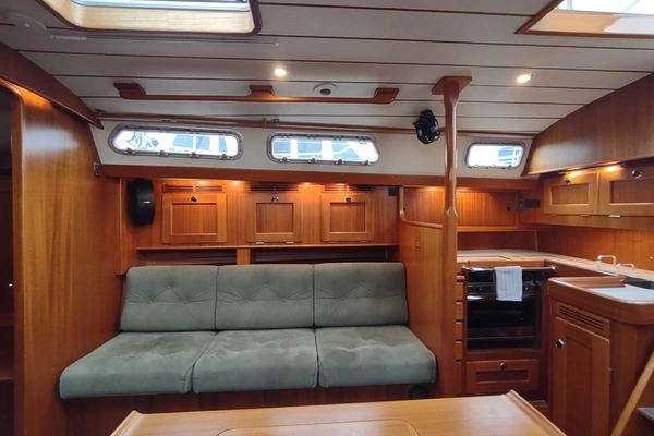 Hallberg-Rassy 43 Yacht For Sale