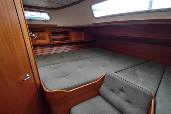 Hallberg-Rassy 43 Yacht For Sale
