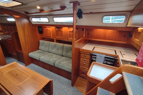 Hallberg-Rassy 43 Yacht For Sale