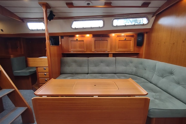 Hallberg-Rassy 43 Yacht For Sale