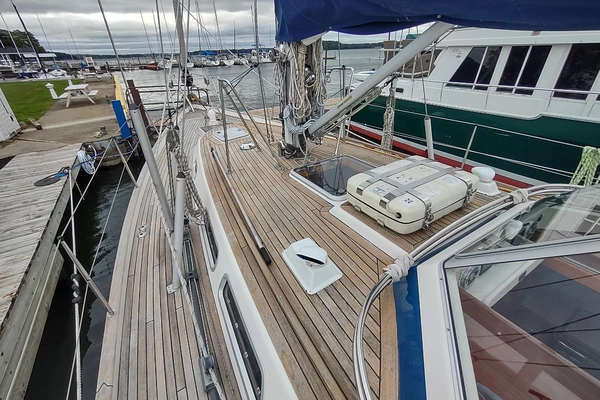 Hallberg-Rassy 43 Yacht For Sale