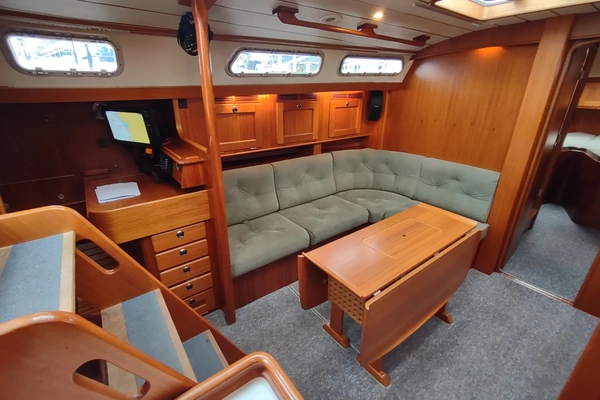 Hallberg-Rassy 43 Yacht For Sale