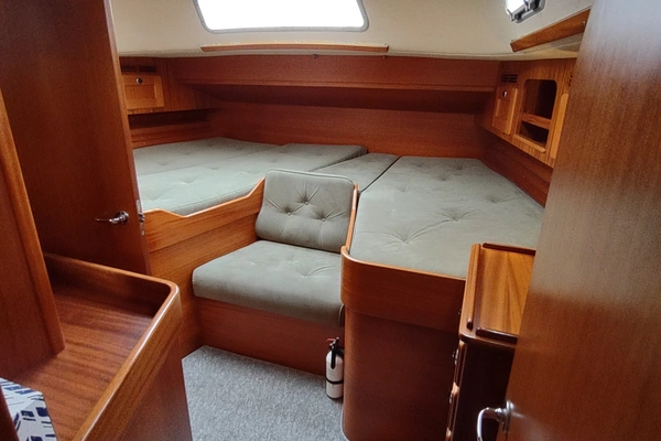 Hallberg-Rassy 43 Yacht For Sale