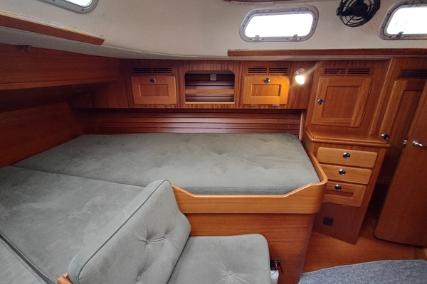 Hallberg-Rassy 43 Yacht For Sale