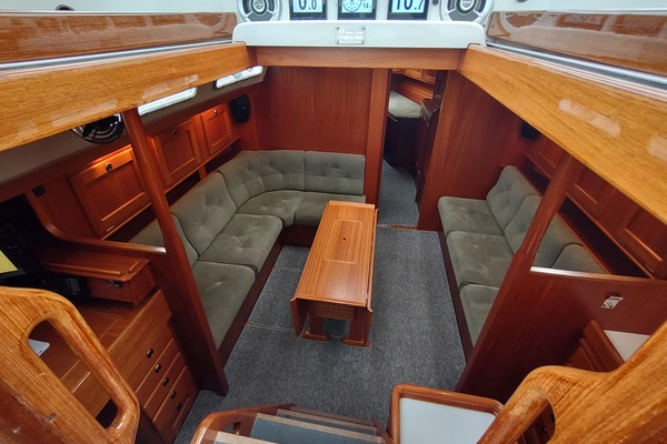 Hallberg-Rassy 43 Yacht For Sale