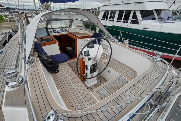 Hallberg-Rassy 43 Yacht For Sale