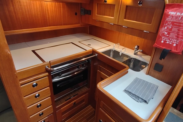 Hallberg-Rassy 43 Yacht For Sale