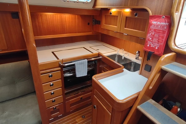 Hallberg-Rassy 43 Yacht For Sale
