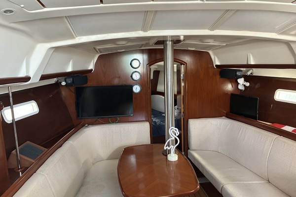 LunaYSol 37ft Beneteau Yacht For Sale