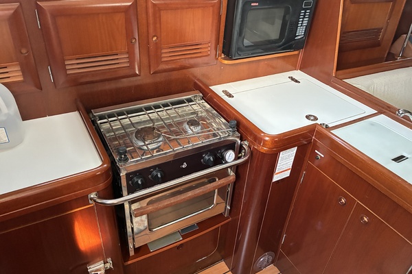 LunaYSol 37ft Beneteau Yacht For Sale