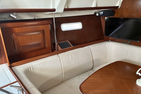 LunaYSol 37ft Beneteau Yacht For Sale