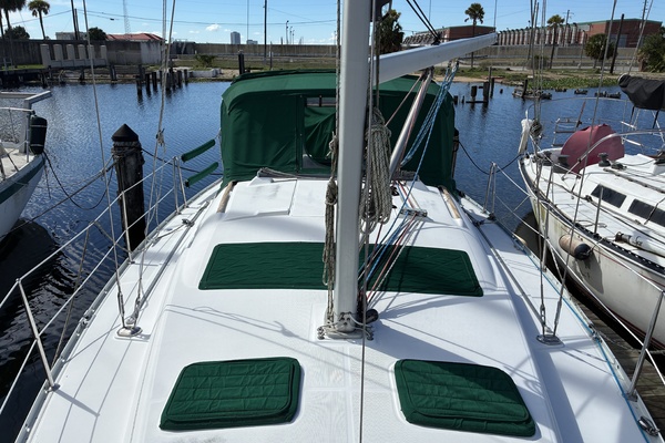 LunaYSol 37ft Beneteau Yacht For Sale