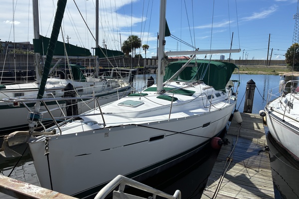LunaYSol 37ft Beneteau Yacht For Sale