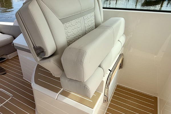 34ft Tiara Yachts Yacht For Sale