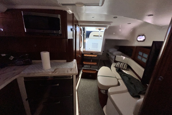 38ft Pursuit Yacht For Sale