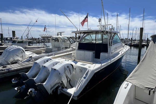 2020 Pursuit 385 Offshore