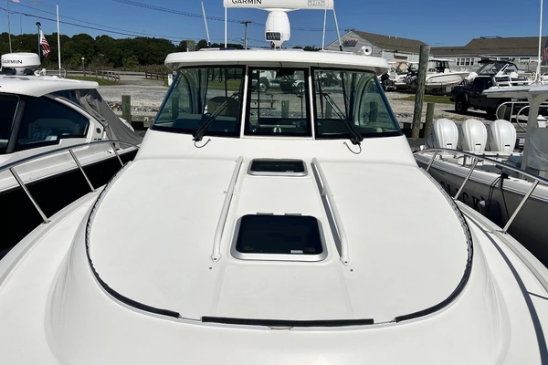 Pursuit 385 Offshore Yacht For Sale