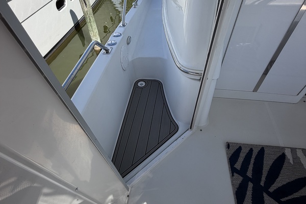 OUR HAVEN 39ft Carver Yacht For Sale