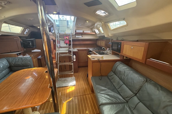 Hunter 420 Yacht For Sale