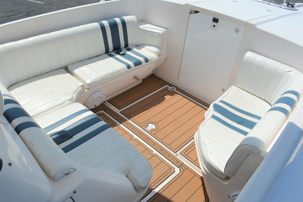 32ft Intrepid Yacht For Sale