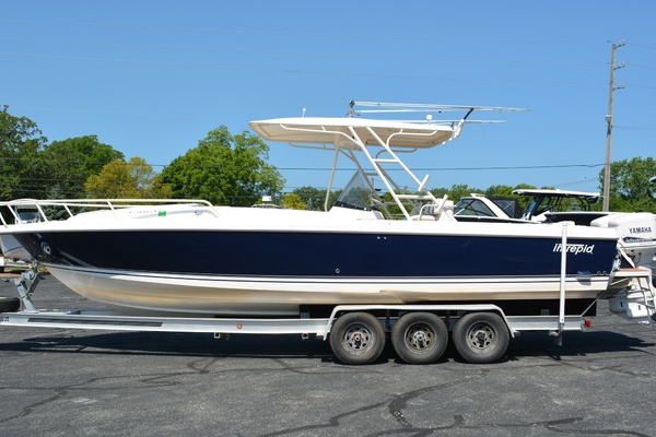 32ft Intrepid Yacht For Sale