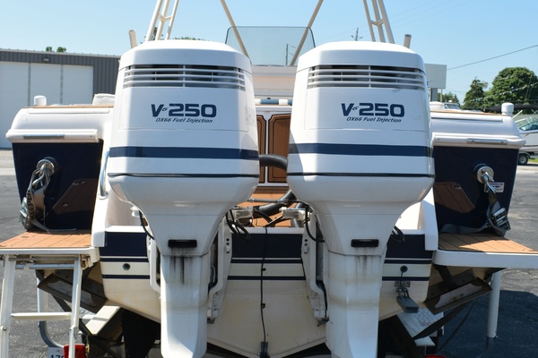 32ft Intrepid Yacht For Sale